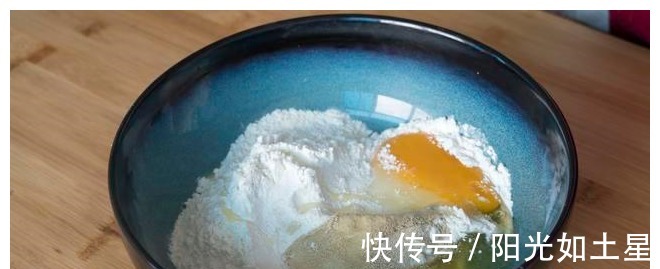 懒人版油饼做法，不用揉面，手不沾面，筷子一搅，外酥里软比肉香！