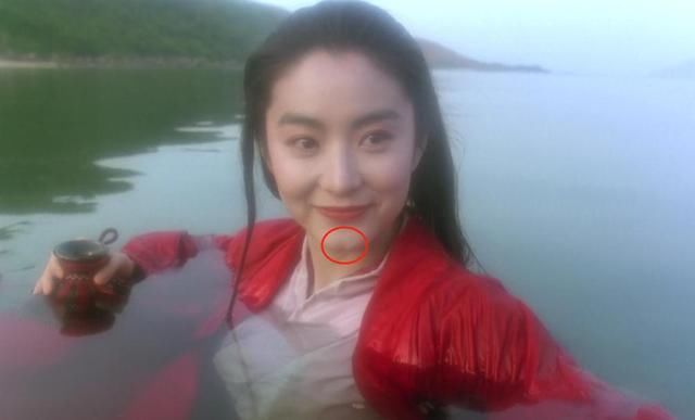 女孩脸上有这5种“美人线”，小时候再丑也不怕，女大定会十八变