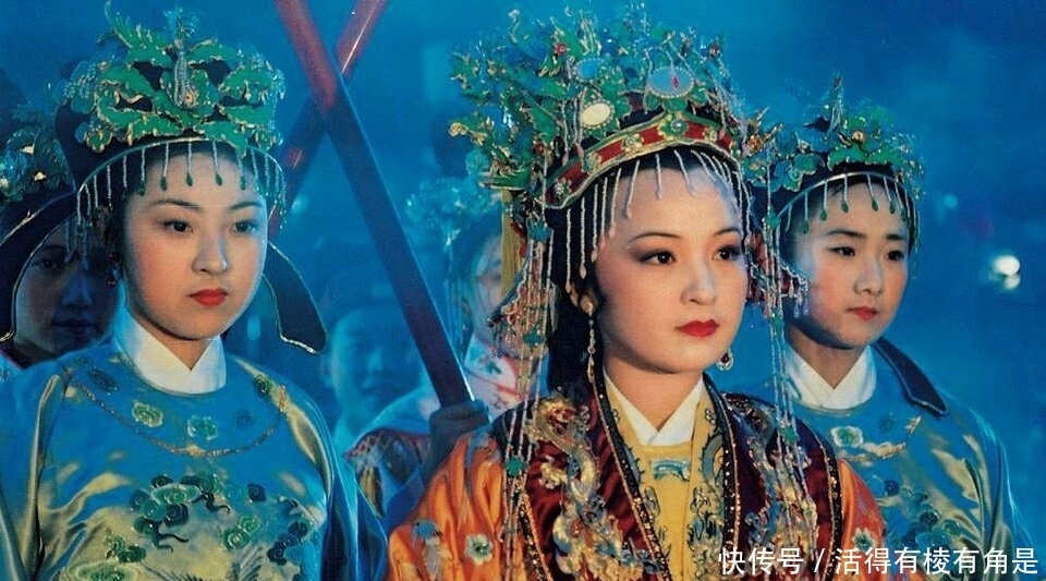 贾蓉的亲生母亲不是别人,就是贾珍之妻尤氏