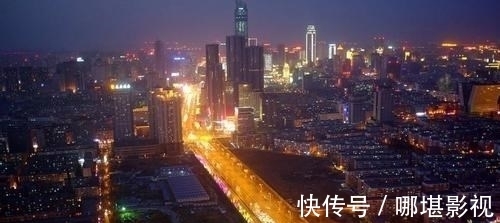 辽宁省|辽宁盖州：一座造型怪异的石棚，被人戏称为“东方金字塔”