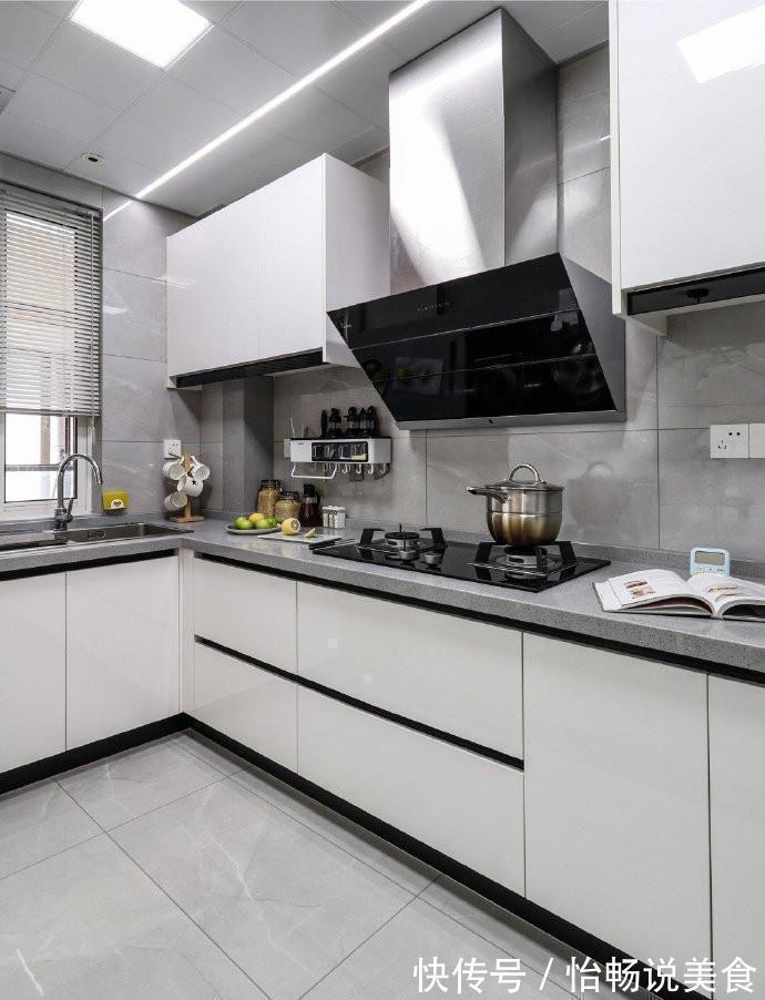 墙面|100平米两居室,全屋简洁大方又通透,沙发墙这样装,实在漂亮