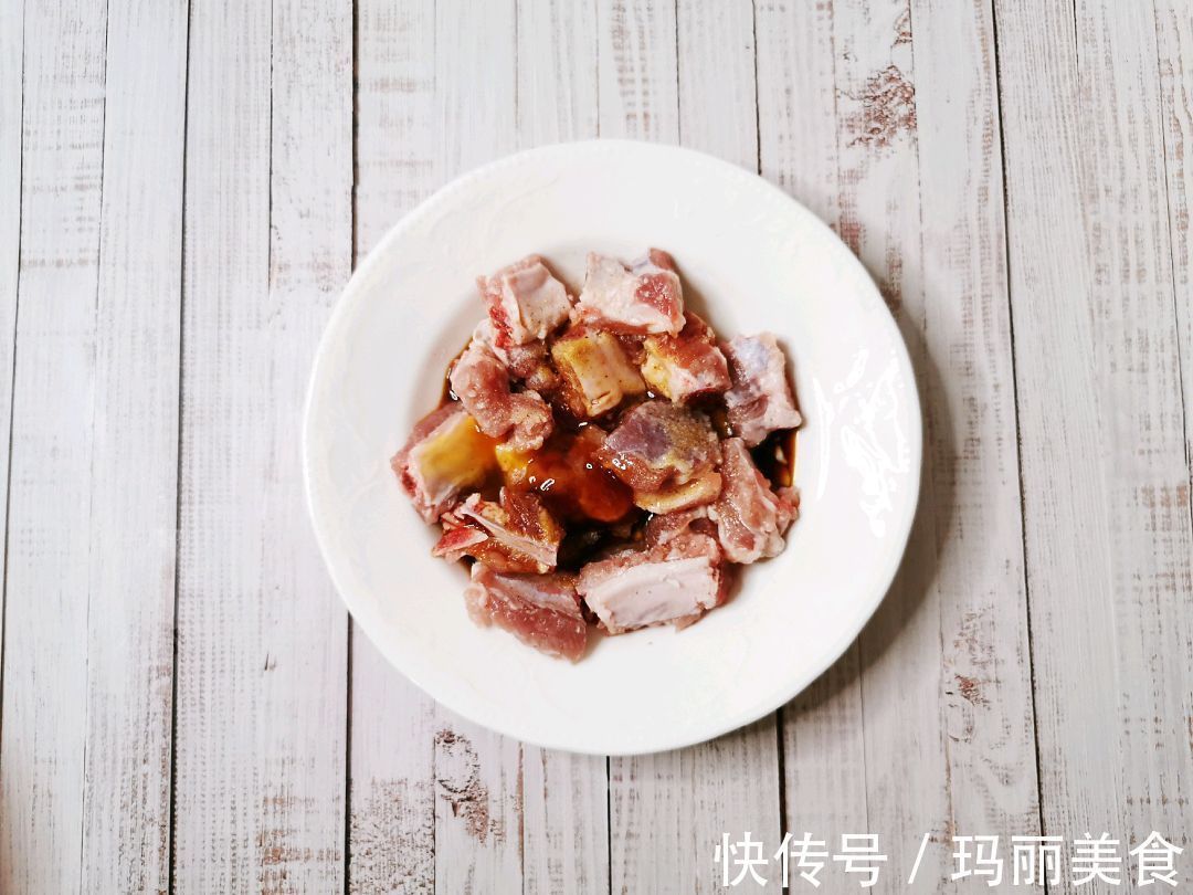 可口|好吃可口的芋头蒸排骨，营养健康，口味浓郁