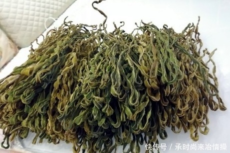 农村|豇豆别放冰箱保存了,农村大娘教我1个土方法,放一年也不怕坏