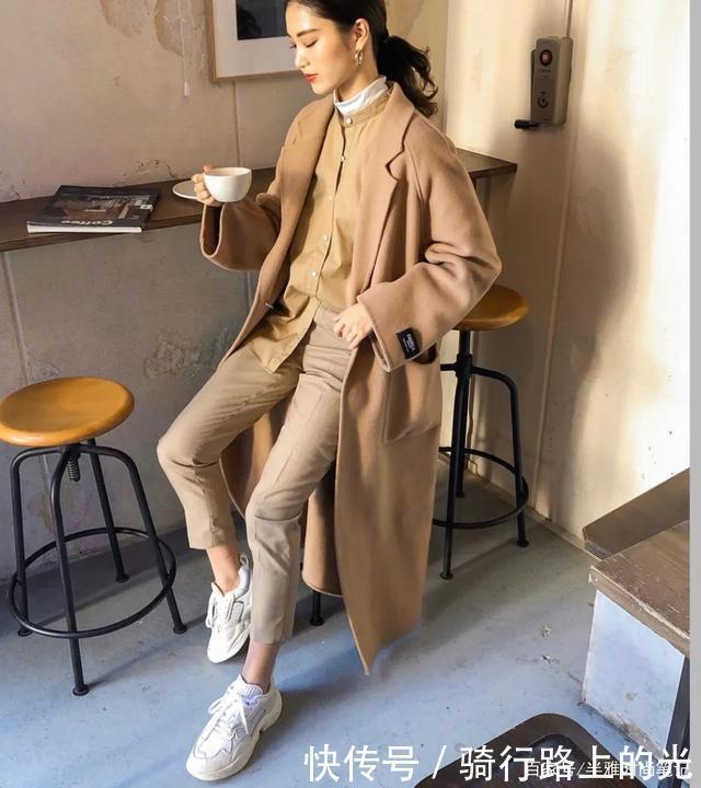 “ 衬衫 + 毛衣 ”叠穿,冬天这样穿真的时髦炸了!