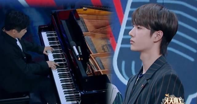 面对镜头 王一博妈妈惊喜现身《天天向上》,看清她的出场方式,太暖心了