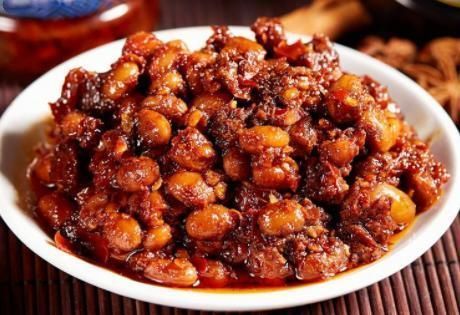 想吃黄豆酱不用买,在家做很简单,香辣过瘾,放一年也不会坏