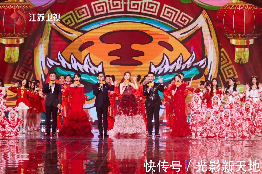 2022江蘇衛(wèi)視春晚品質(zhì)再升級,致敬一線工作人員,舞臺年輕有活力