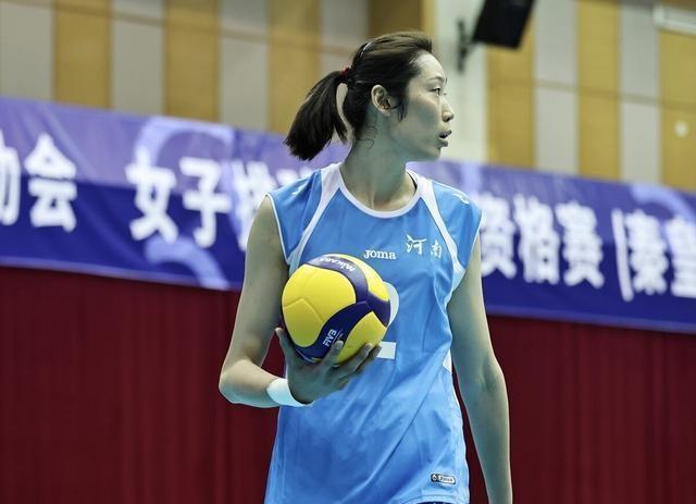 伤势|榨取剩余价值?河南女排对朱婷做法引争议,不要毁了女排超级巨星