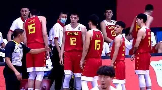 周琦|酣畅淋漓,中国男篮大胜日本,奈何日本队使阴招,周琦受伤成隐患