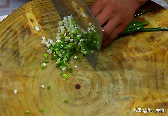 葱白|小葱煎鸡蛋饼最简单的做法，营养美味又好吃，学会了轻松搞定早餐