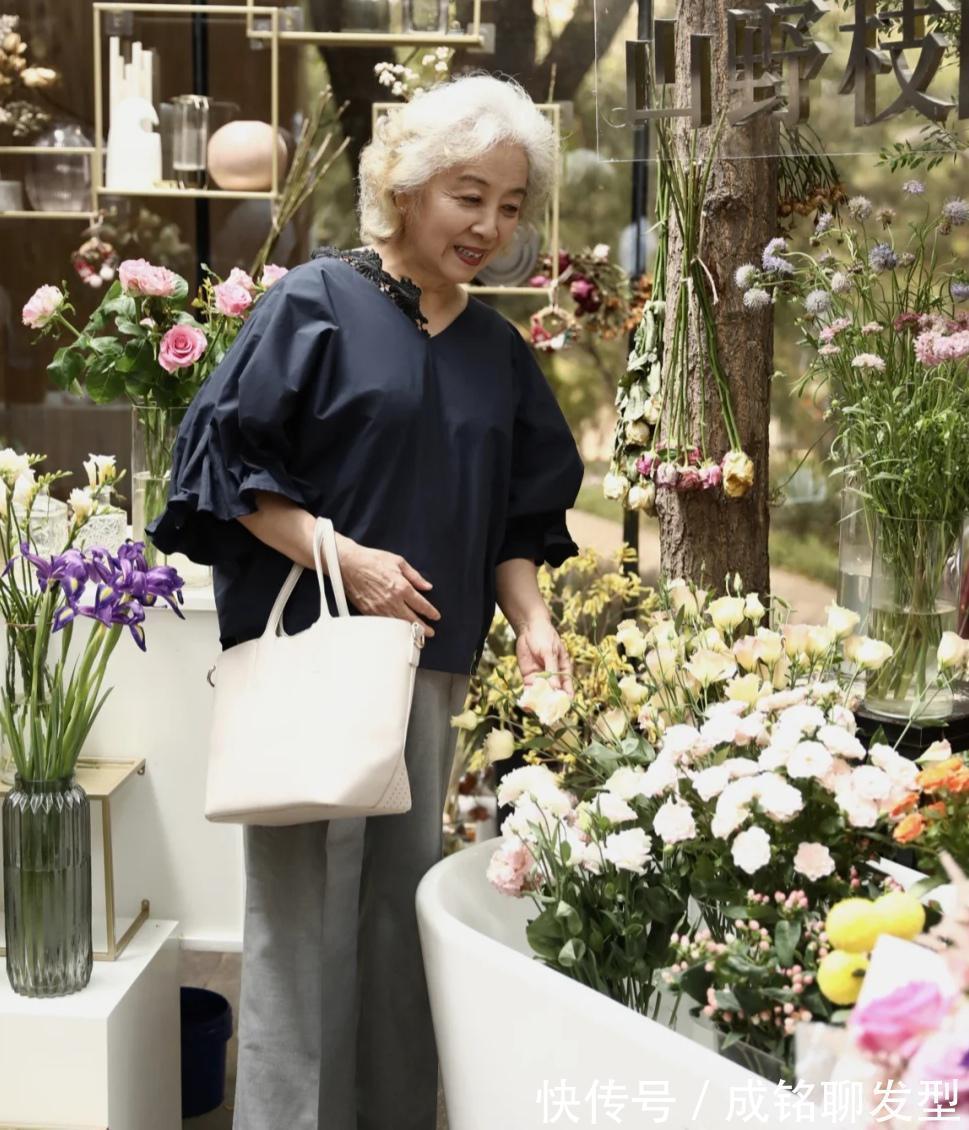 孙女|八十岁奶奶与孙女穿同款,花白头发也挡不住爱美心,时尚感不输阵