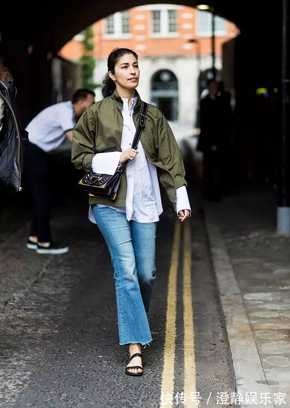 大长腿 今夏小白鞋早就out了!入手这双一字带凉鞋,清凉时髦更有女人味