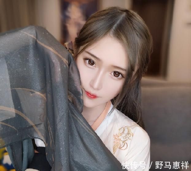 古装|当网红COS古装,蔡萝莉搞笑,刀小刀违和,而她代表“东方美”!