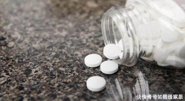 绿萝的叶子被养小了快给它喂点便宜药片,长到不想停