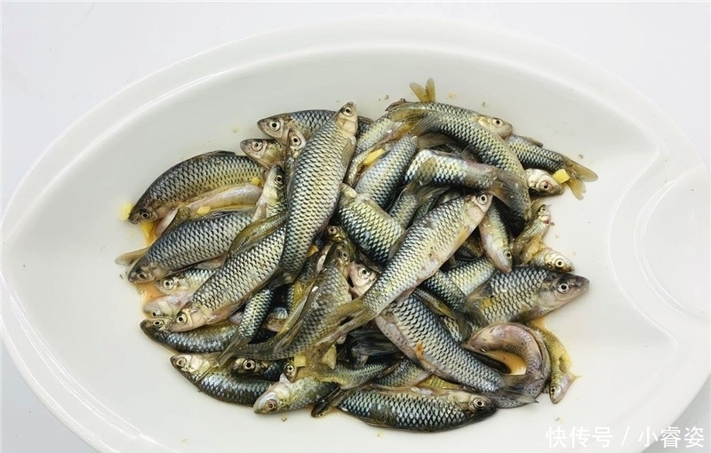 遇到此菜,我不还价不犹豫,一买就是三四斤,常吃强健筋骨长高高