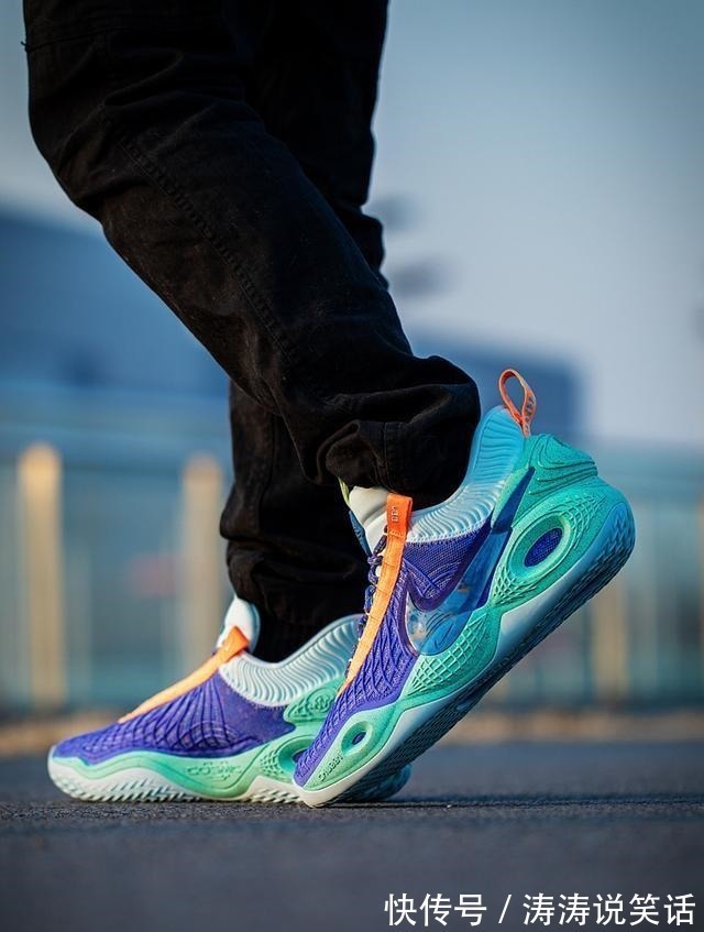 glow 耐克「新一代神鞋」刚刚释出!研究了几十年的黑科技,外观超颠覆!