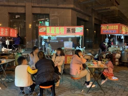 夜市|藏着龙首三绝之一的低调夜市！10块吃饱！城北打工人都爱！