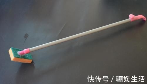 手杆|你家里有用旧不要的百洁布吗？这个用途太聪明了，越早知道越好