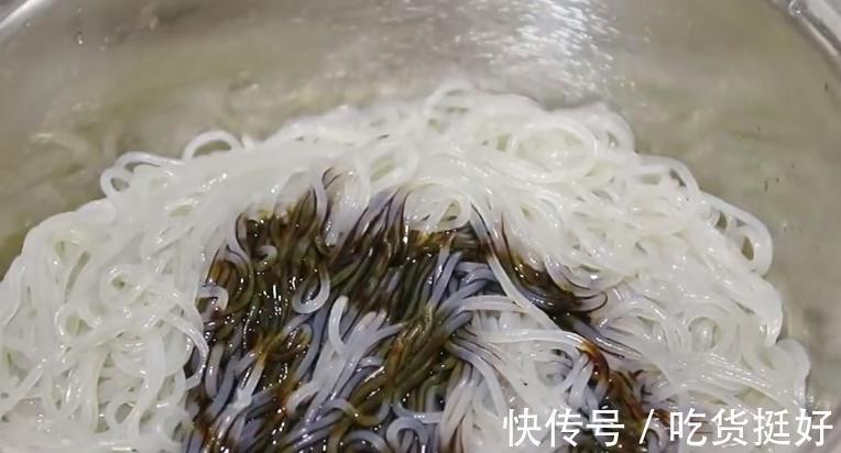 包菜|原来包菜炒粉是这么做的,难怪以前做的粘锅还不好吃,技巧都在这