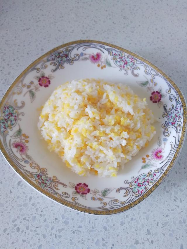 我和孩子的午餐简单做，八样食材一锅煮，端上桌，孩子却说太丰盛