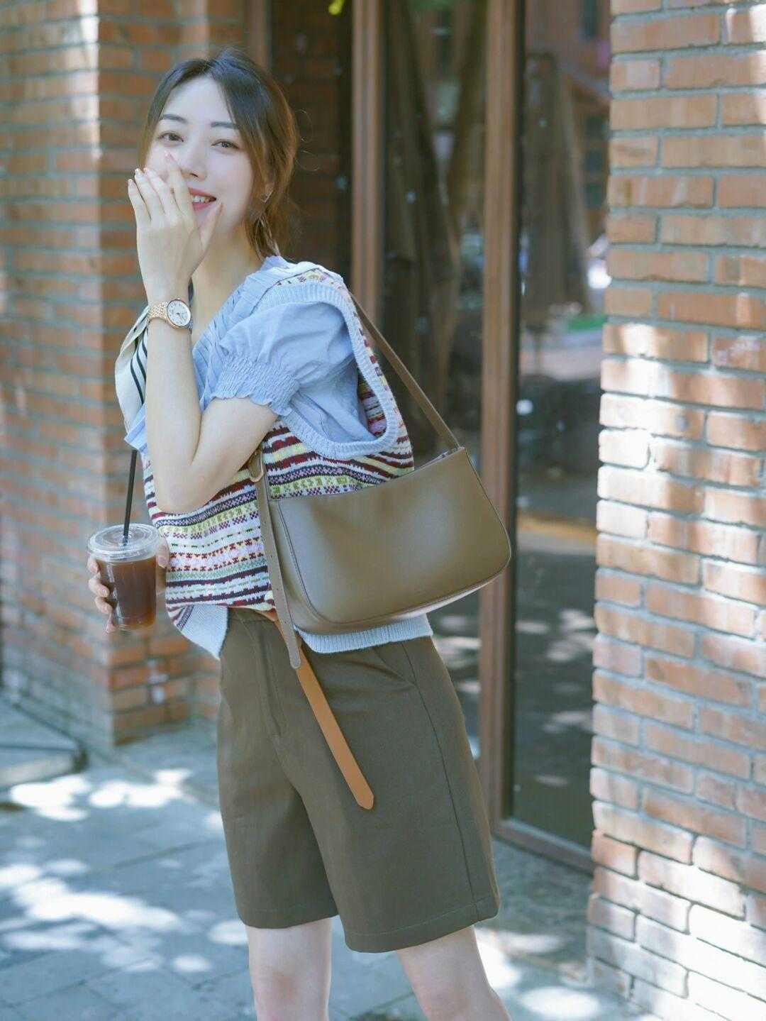 马甲|早秋通勤怎么穿？西装短裤搭配马甲清爽简约，气质温柔又高级