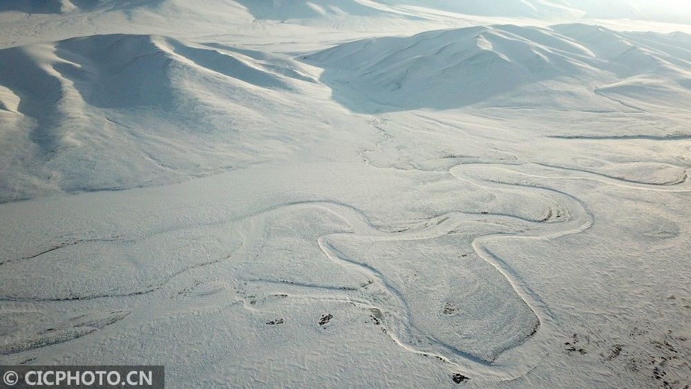 老年|初春航拍新疆巴音布鲁克高原雪景