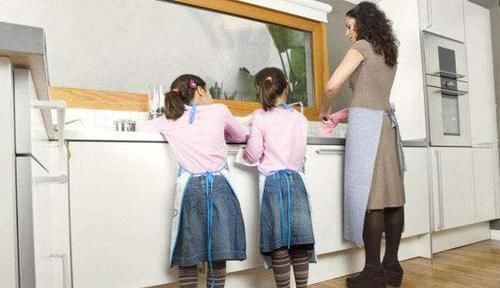 小红花|“我家孩子从不做家务”家长做到这五点,他会成为家务好帮手