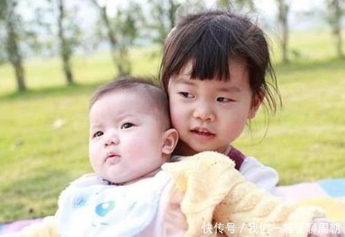 矛盾|5岁姐姐的作业被1岁弟弟撕烂,宝妈两个字化解矛盾,堪称教科书