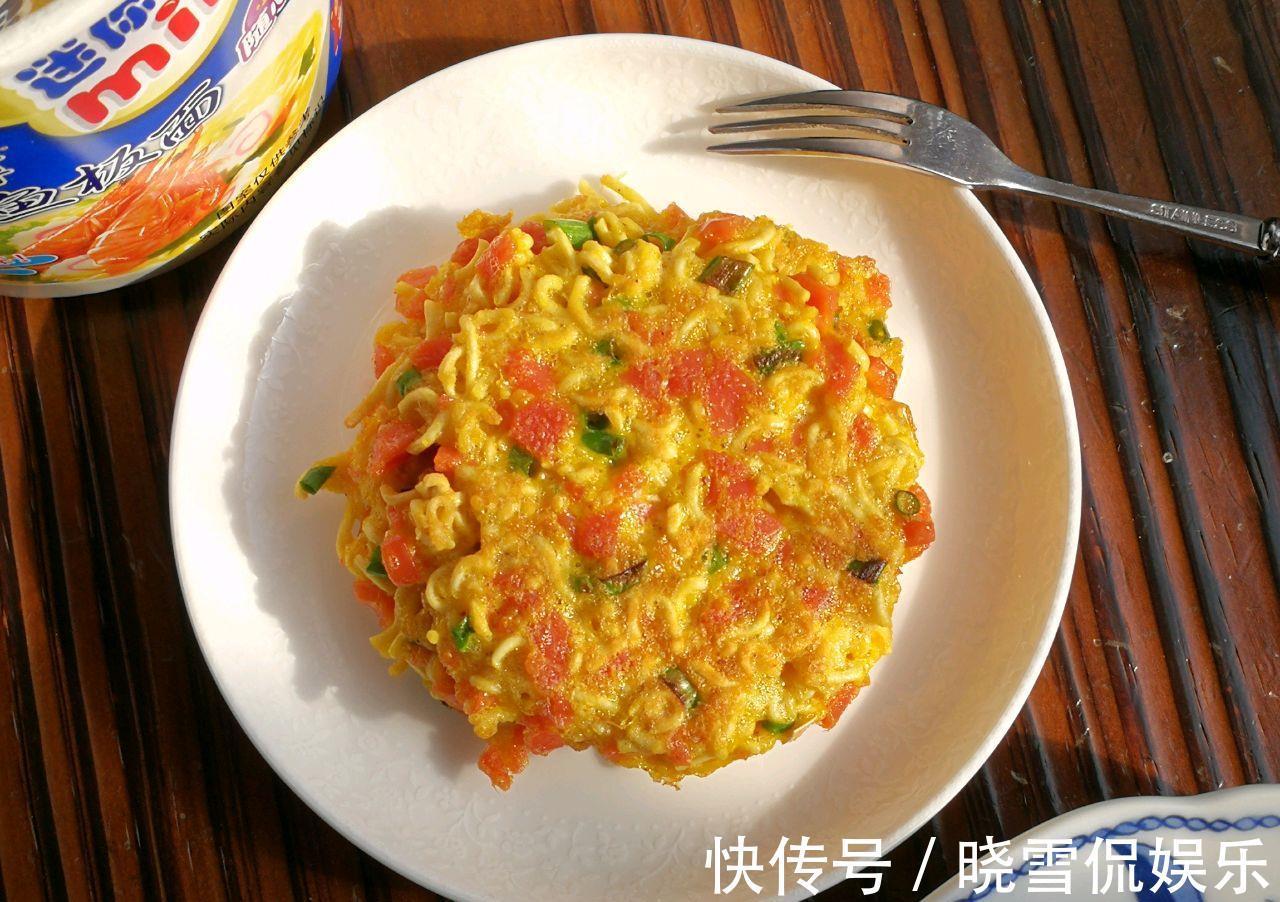 黑暗料理|网红泡面小圆饼,早餐美食,简单易学