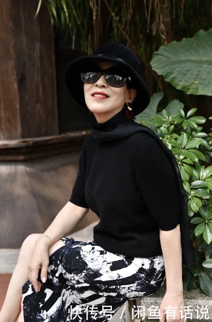 蕾丝|五六十岁才不是黄脸婆，瞧瞧这位日本主妇的穿搭，简单却优雅大气