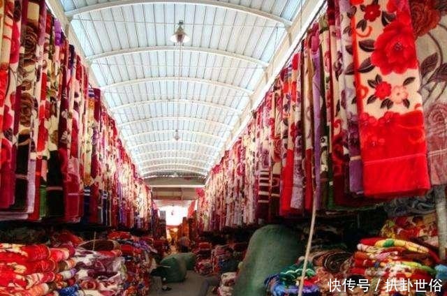 老板|中国大妈去巴基斯坦旅游，“疯狂”买毛毯，结账时老板却无奈了！