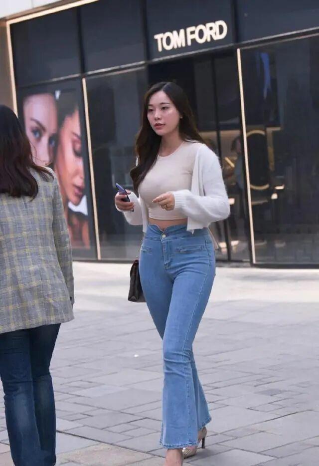 长久之计 “装嫩”不是长久之计,40岁女性穿搭要慎重,切忌违背基本原则!