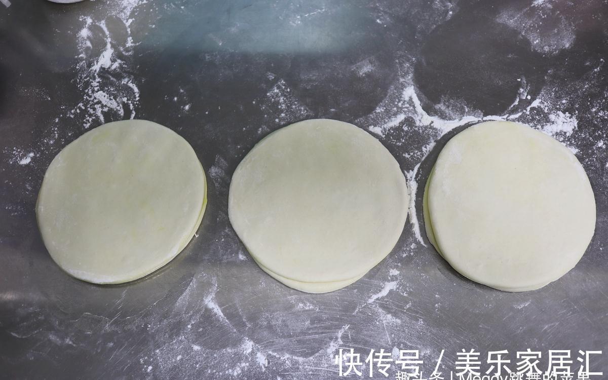 2分钟出锅的烙薄饼，又软又香卷着吃，用凉水还是热水揉面不挑剔
