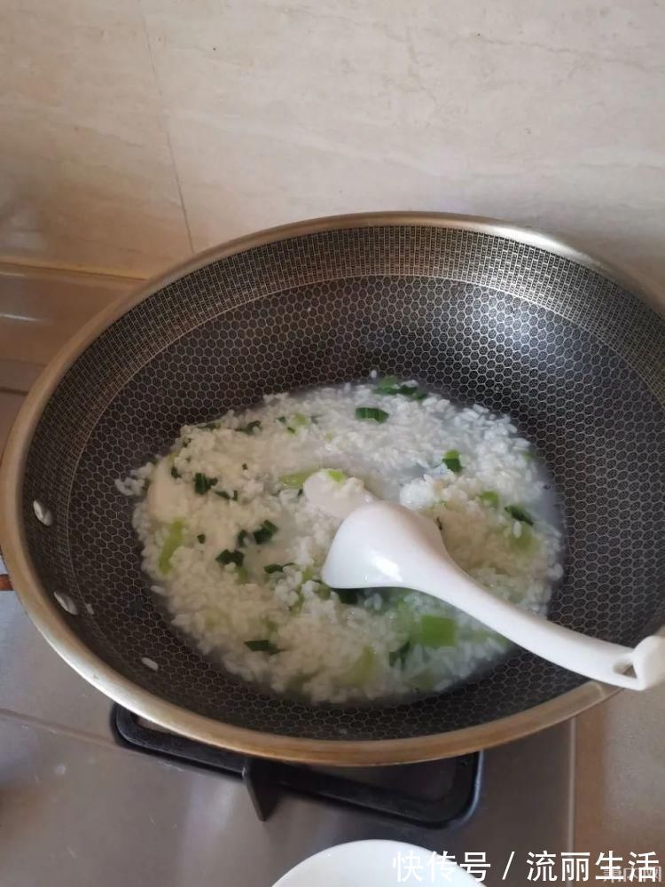 吐槽|爸爸吐槽孩子奶奶:每天早饭就给孩子吃这个?网友看完忍不住了