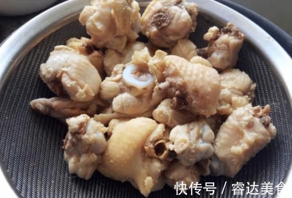 炖鸡汤，别只会焯水了！30年大厨教你3招，肉质鲜香软嫩，无腥味