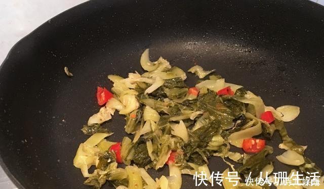 海鱼的100种吃法之一,炖鱼不放姜,无腥味,家人说锅太小不够吃!