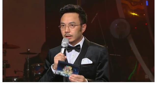 汪涵被气得紧皱眉头一言不发,年轻人不会说话就少说点嘛