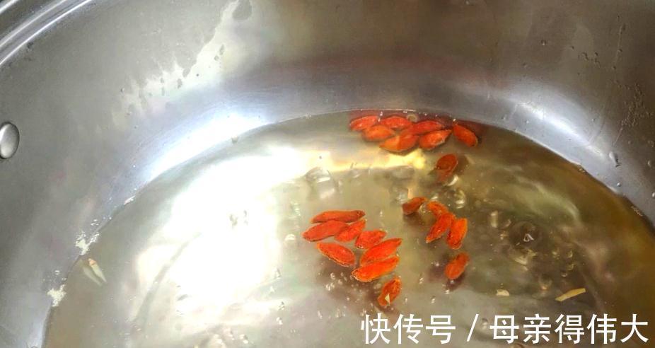 鸡蛋和生姜才是绝配，学会这种吃法，坚持一周肚子小了，手脚温热