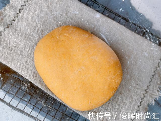 千层饼|南瓜的这个做法火了，加点芝麻，营养丰富，外酥里软比面包还好吃