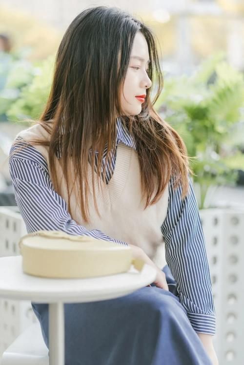 “ 衬衫 + 薄外套 ”撩炸了，今春这么穿，稳赢 ！