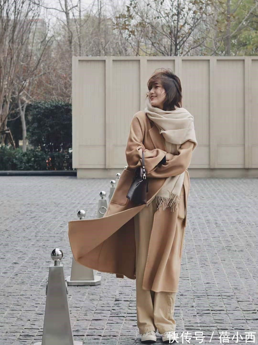 大衣|入冬后该买什么裤子?建议多穿这4种,小黑裤、阔腿裤时髦又高级