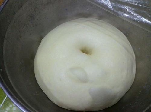 过年蒸馒头时，除了酵母和白糖！多加一点它，10分钟就能发满盆