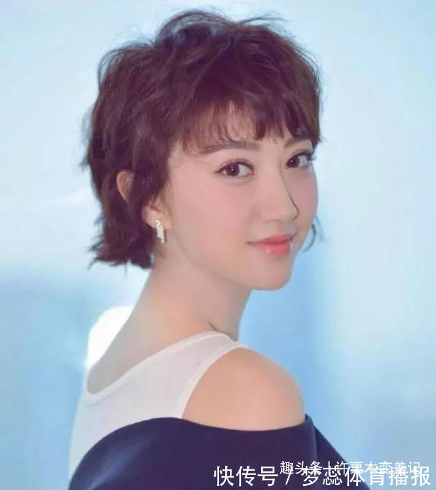 显老 无论奔几的女人,这3款显老发型尽量别弄,不仅像大妈还很伤发!