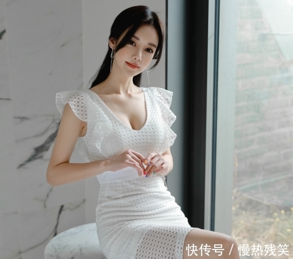 天生丽质孙允珠:斑点薄纱扇叶羽翼双层无袖裙