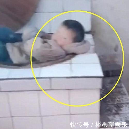 风土人情|宝宝被送去农村,奶奶一个不注意,宝宝找到个好“床铺”