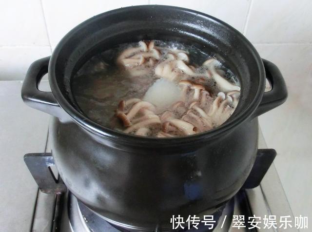 不管炖肉还是炖排骨，记住“3不要”，汤鲜肉香味道十足，没腥味