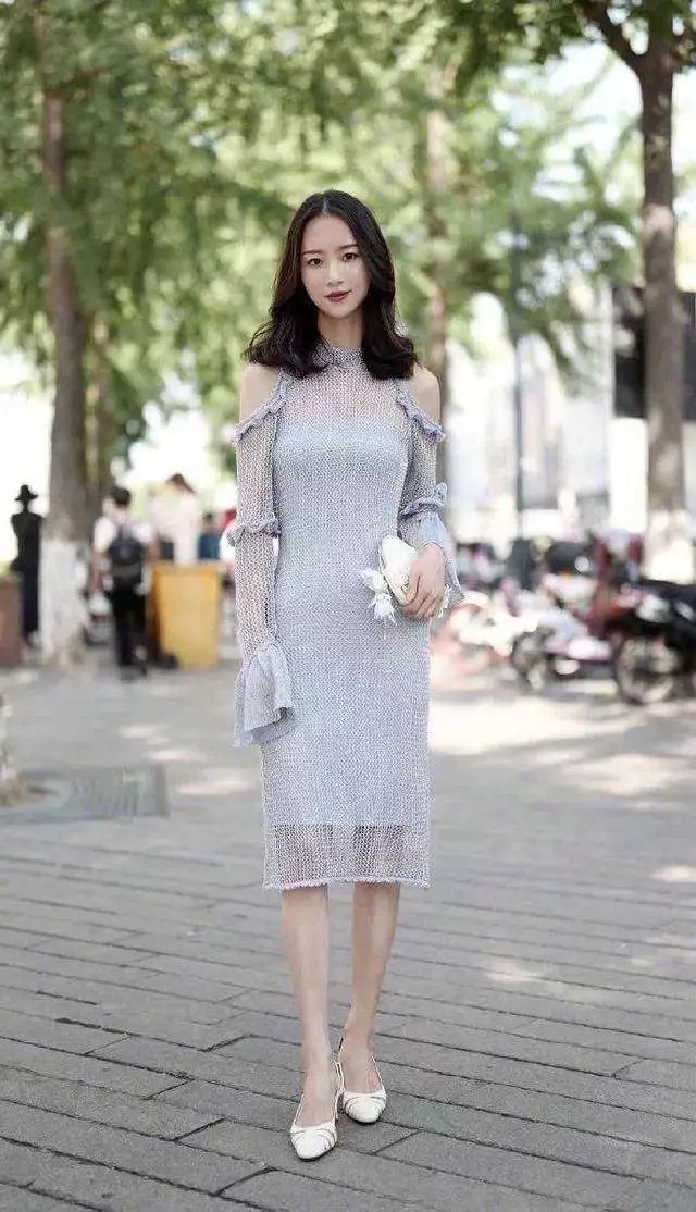 姿态|夏日女生搭配高跟鞋,打造女神的姿态