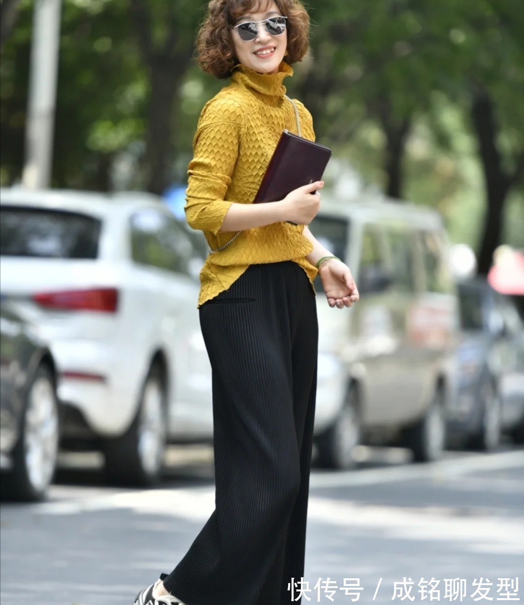 相配|看了这几位50岁姐姐的穿搭,才知道人瘦穿啥都好看,减龄更显气质