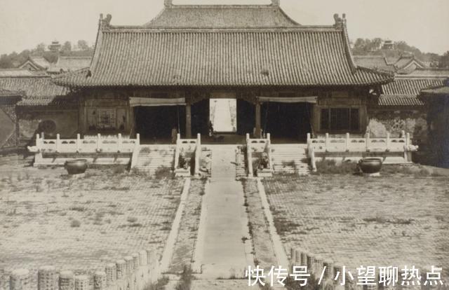 乾清门|1901年的故宫, 到处长满了杂草, 尽显破败之相