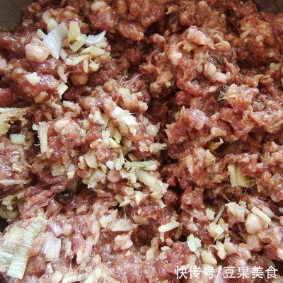 老北京|老北京早餐神仙CP组合——炒肝&包子